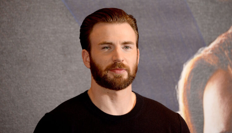 Chris Evans uses nude photo leak to exhort voter turnout 